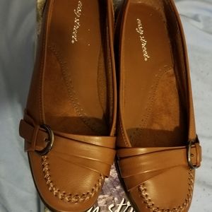 Easy Street Boundary Tan Flats 9W (Wide)